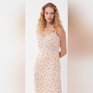 Urban Outfitters Floral Lace Trim Midi Slip Dress. Size Medium